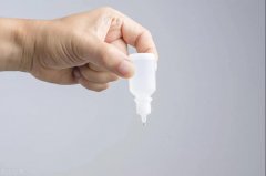 耳朵流脓就要用「抗生素滴耳液」？医生：并不